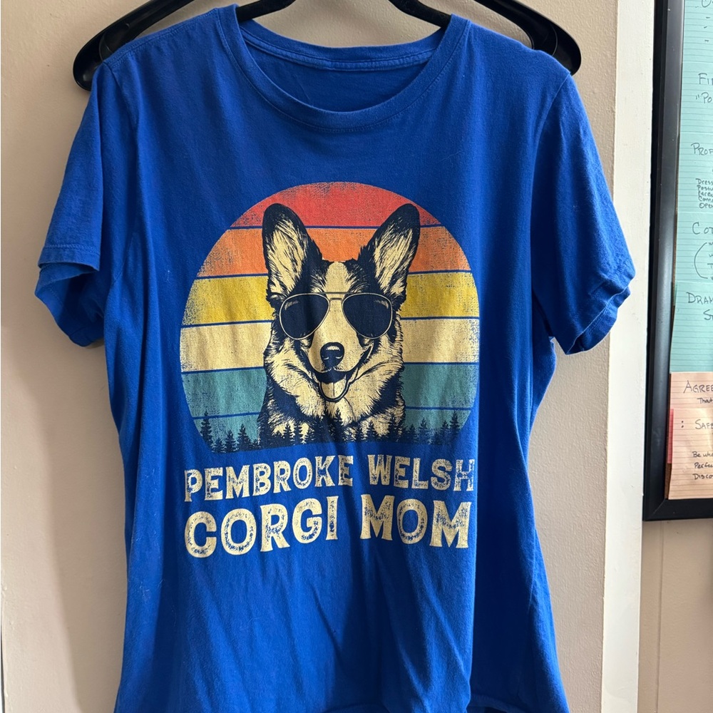 Blue Corgi Mom Graphic T-Shirt